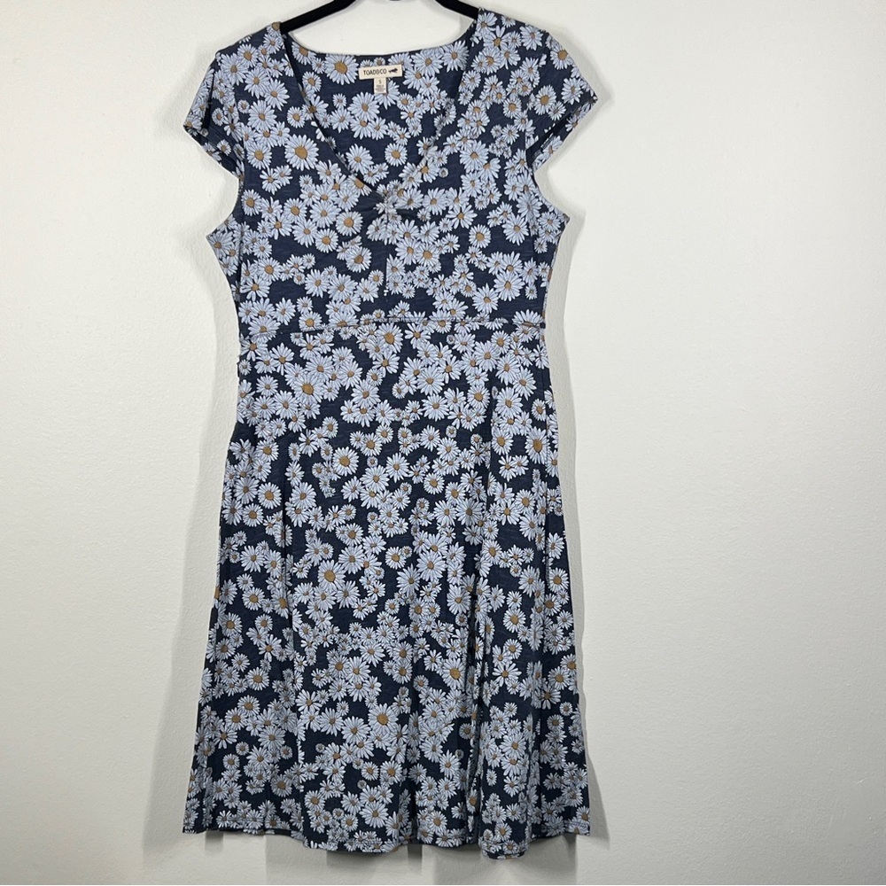 TOAD & CO Short Sleeve Blue Floral Womens Size S Dress With Daisies V Neck.